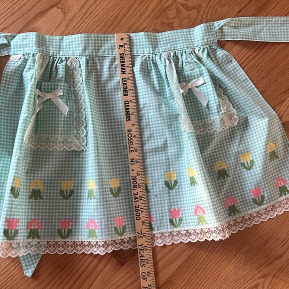 Vintage 100% cotton green gingham embroidered apron with lace trim -love… - Picture 12 of 12